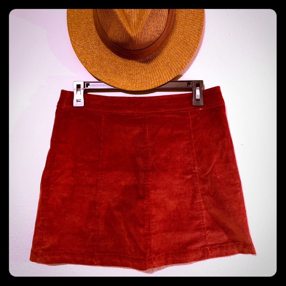 ReNamed Burgundy Corduory Mini Skirt. (Size M)